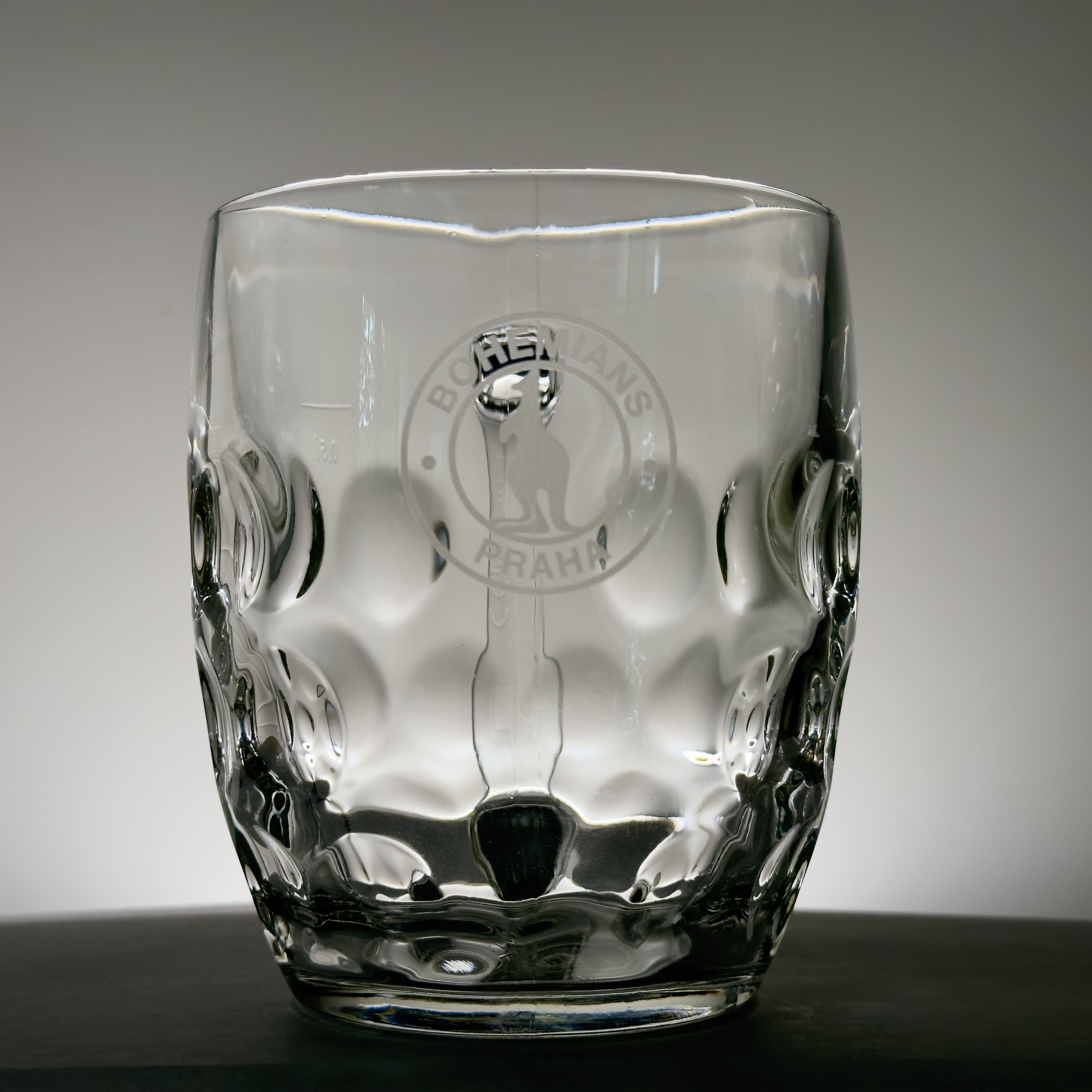 4525-sklenice svejk 0,5l piskovany znak